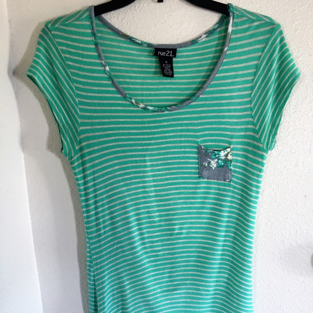 Rue 21 Small Short Sleeve Shirt
